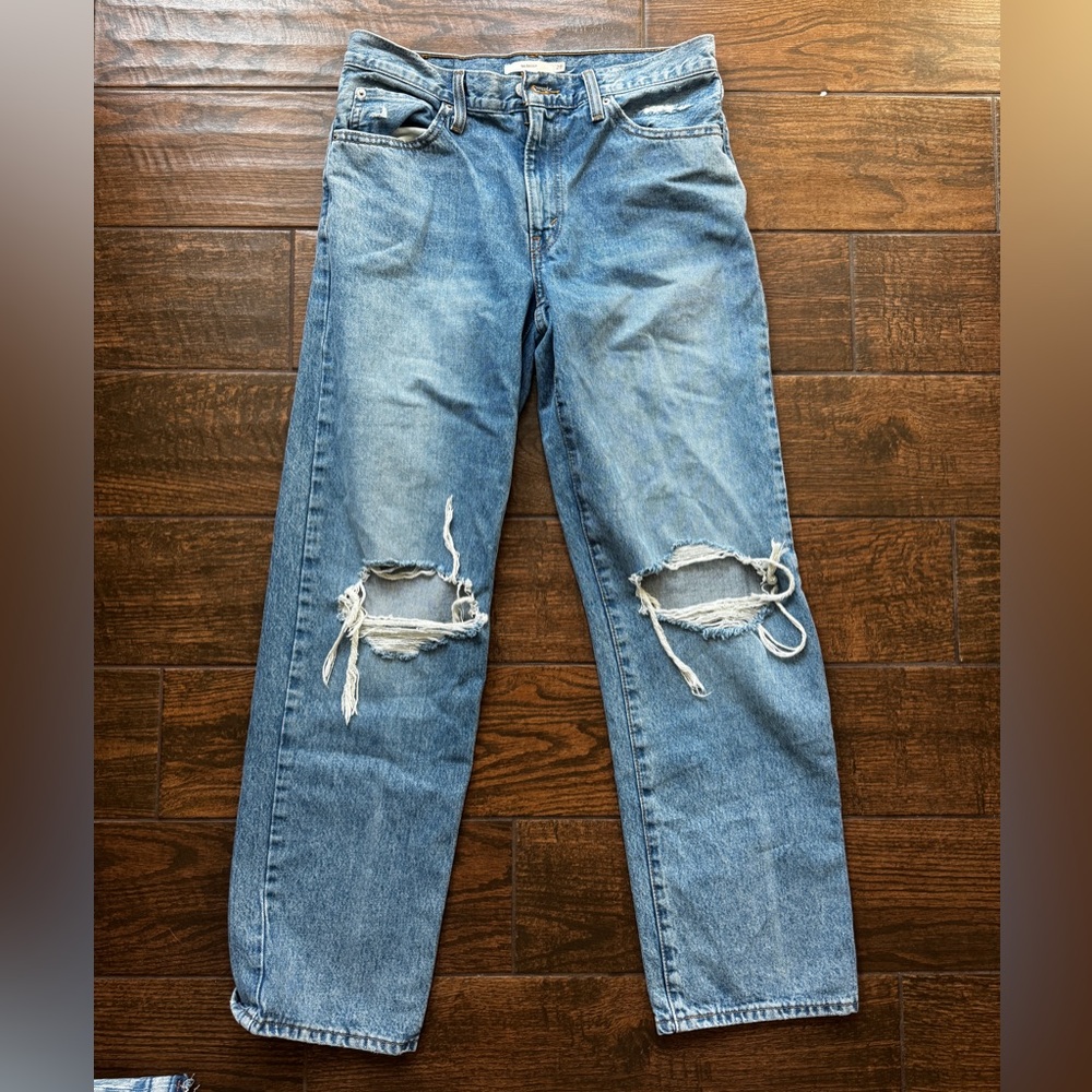 Levi’s 94 Baggy Jeans Medium Wash Distressed Knee | Size 28